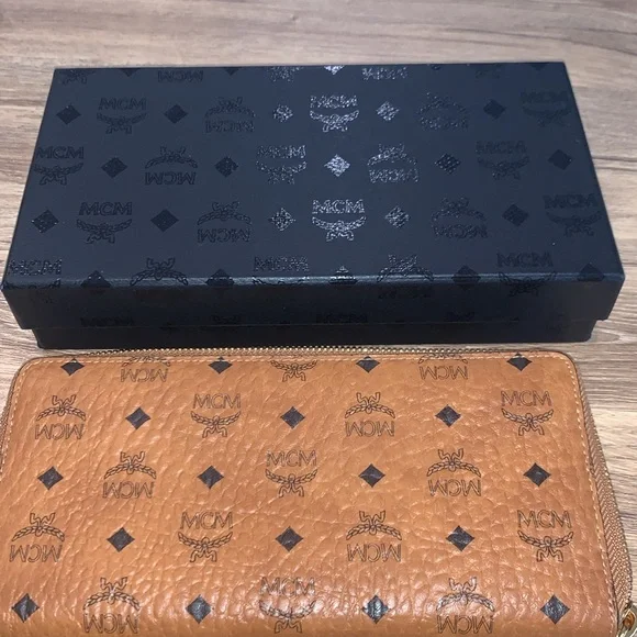 MCM cognac wallet - Picture 5 of 8